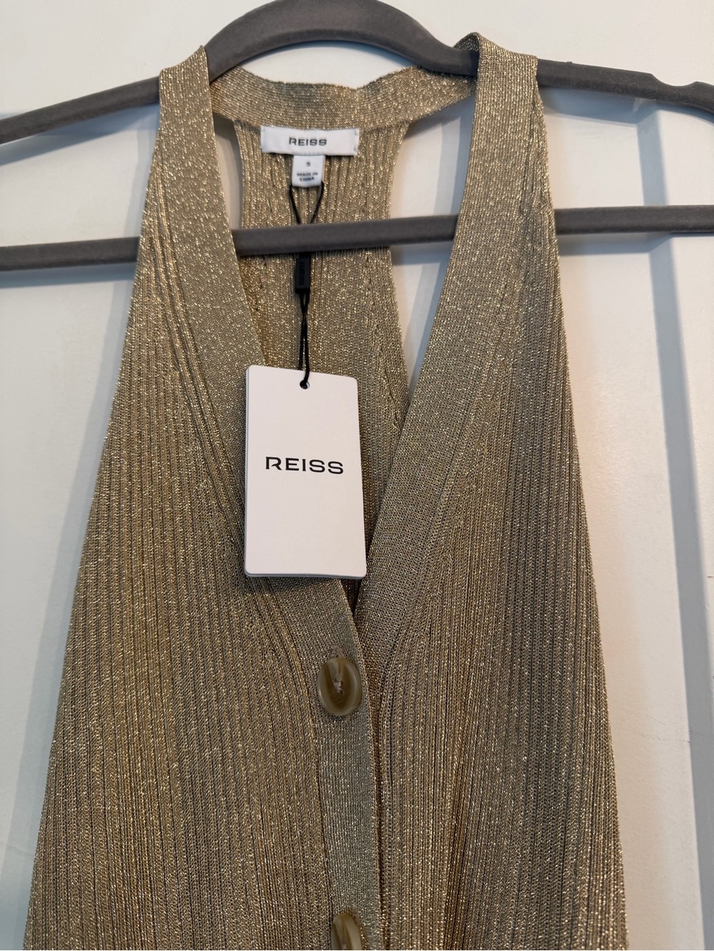 Reiss Lilana
Metallic Rib-Knit Waistcoat in Gold - Picture 7 of 10